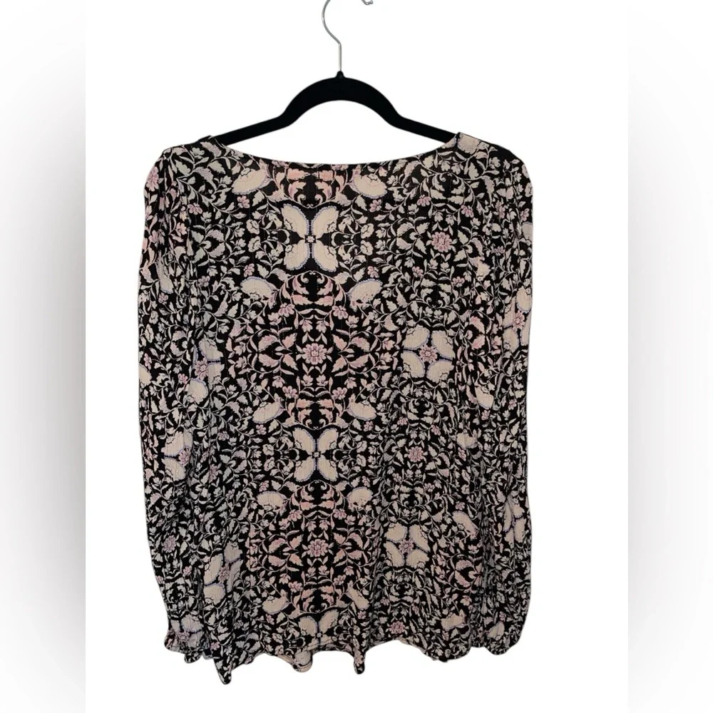 Wonderly Black and Cream Patterned Top - Picture 13 of 15